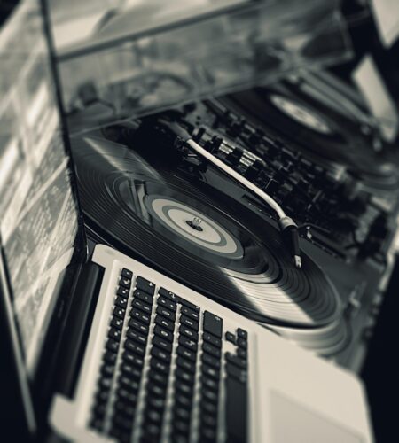 În culise: O zi din viața unui DJ