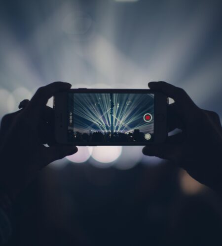 Evenimente tematice: Cum să personalizezi muzica pentru o petrecere tematică