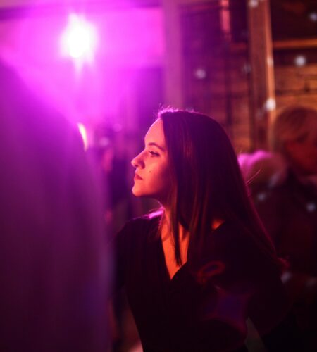 Beneficiile colaborării cu un DJ profesionist pentru evenimentul tău