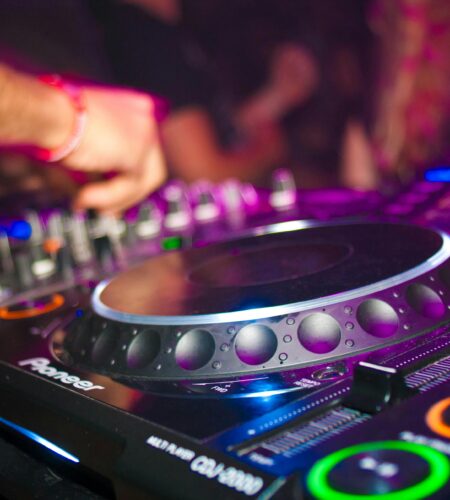 Cum să menții invitații implicați pe tot parcursul petrecerii